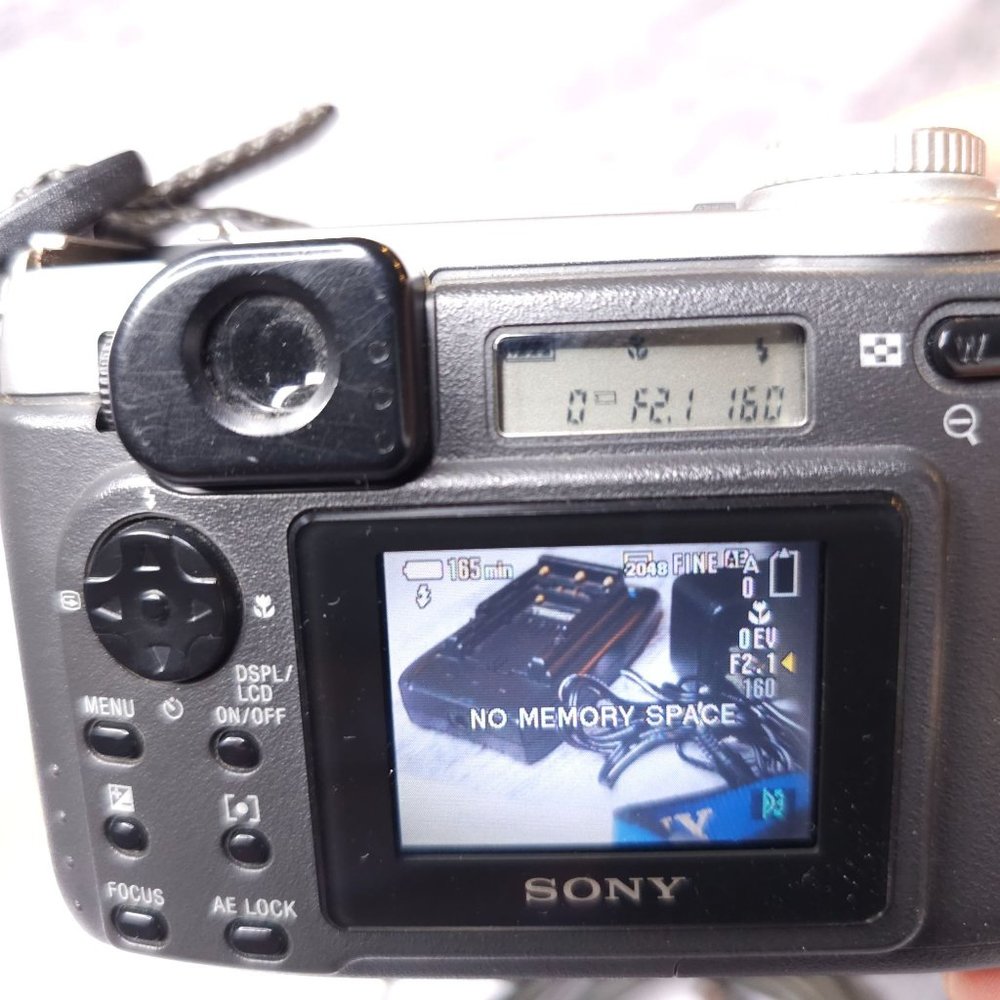 Sony Cybershot 3.3 Megapixel Digital Camera with 8MB Sony Memory Stick - Picture 9 of 14